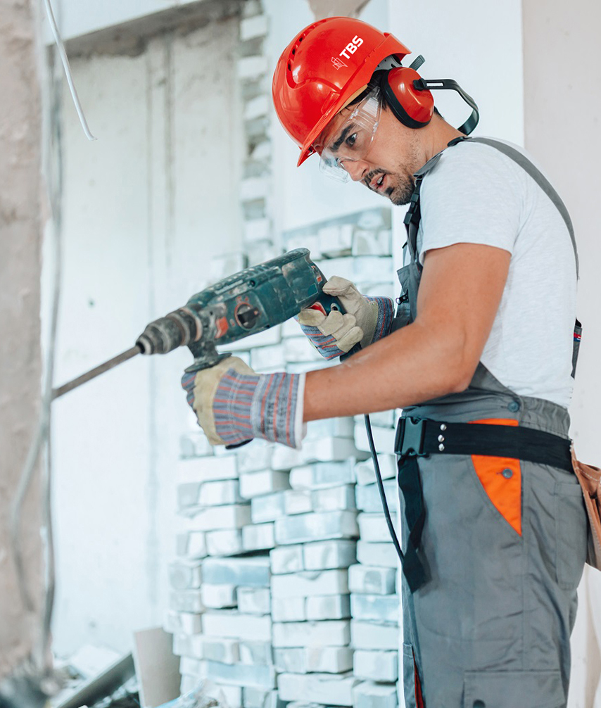 Photo_12_TBS_Technologies_Batiment_Services_Credit_iStock_RealPeopleGroup-2